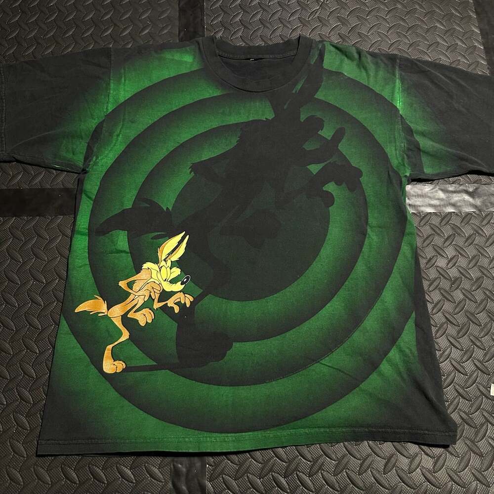 Vintage 1992 Looney Tunes Wile E Coyote Shadow Tee